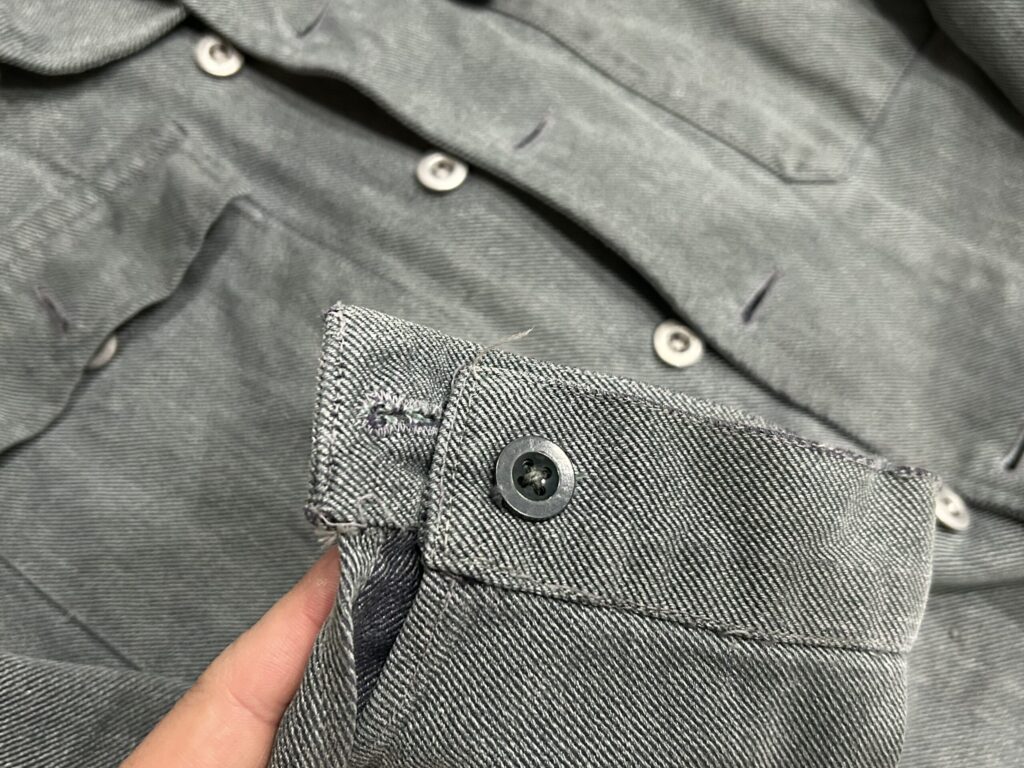 ジャケットの袖