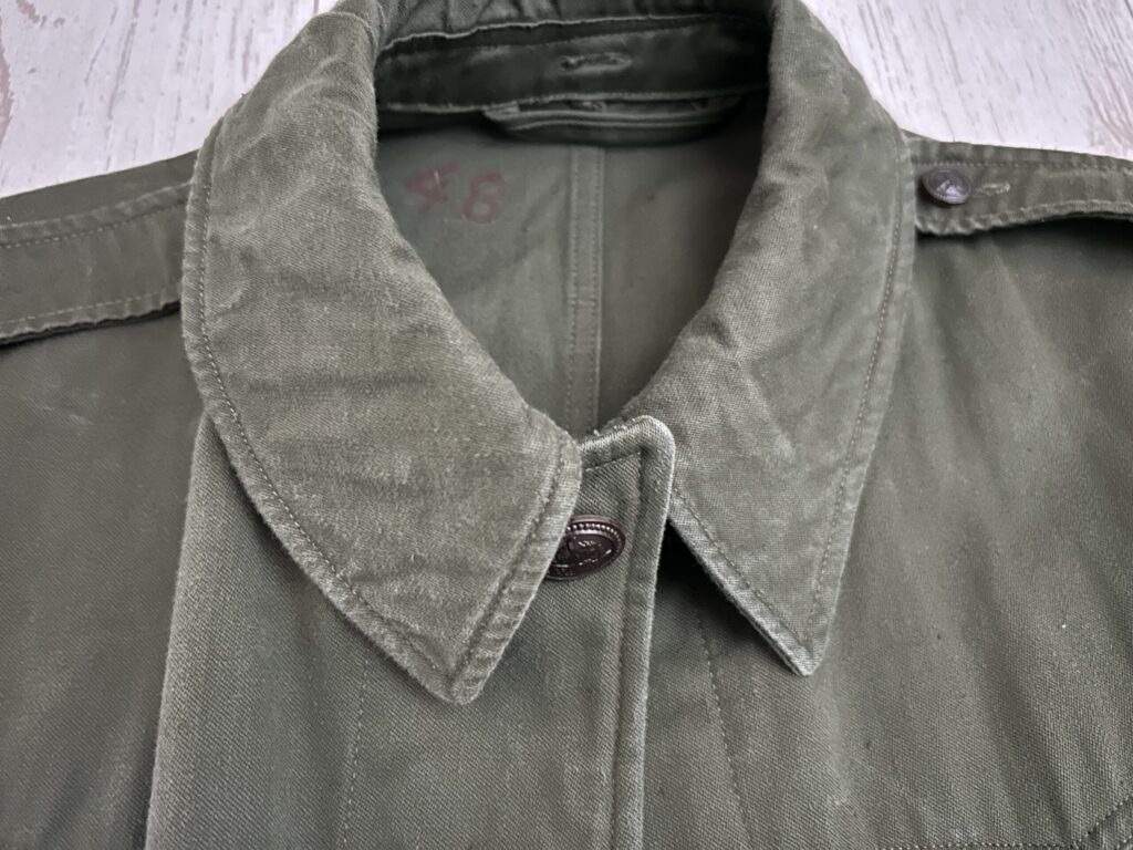 フィールドコート襟