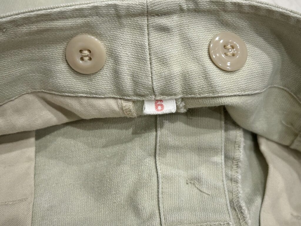 サスペンダーボタン2