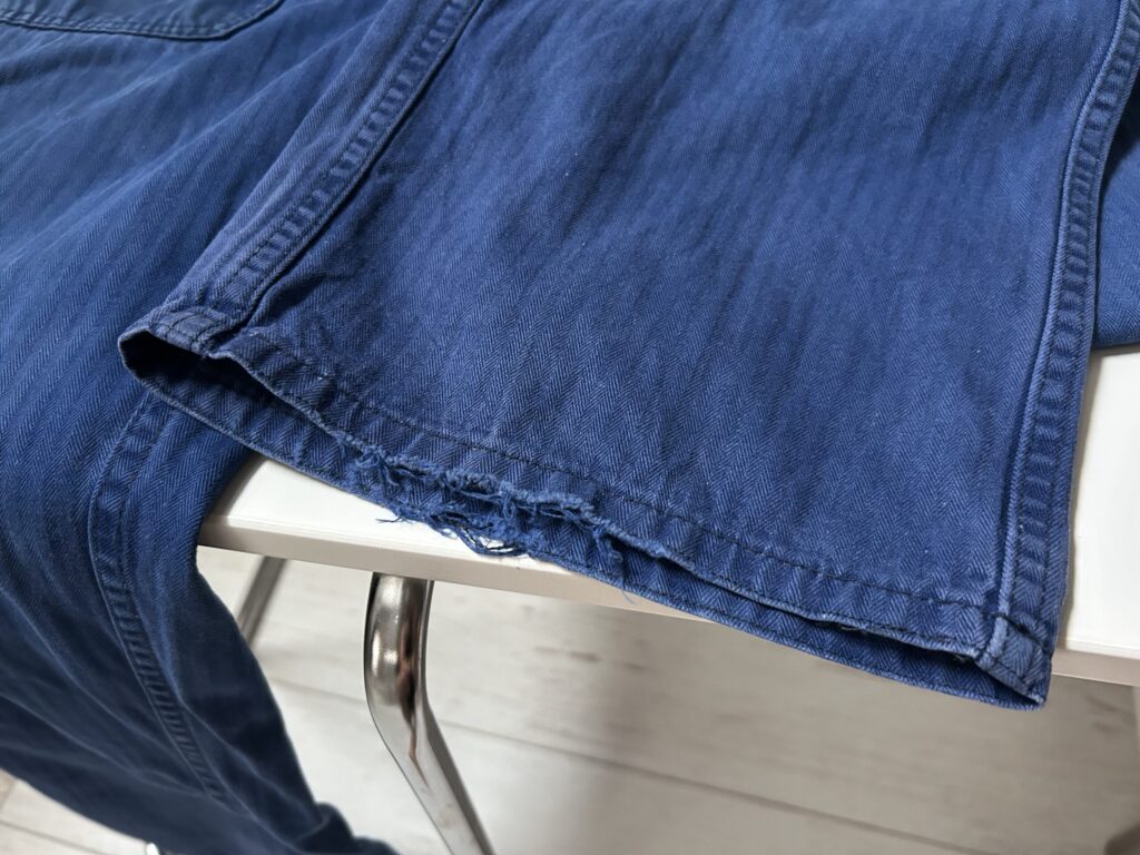 裾